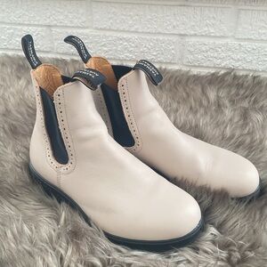 Light Pink/cream Blundstones